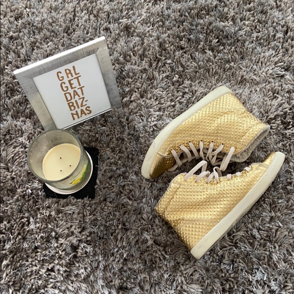 Gold Kicks